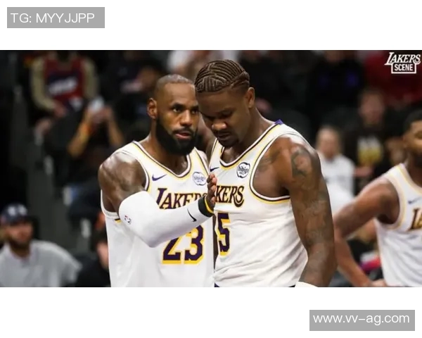 裁判报告揭示布克与詹姆斯接触细节影响比赛判罚的关键时刻 裁判报告揭示布克与詹姆斯接触细节影响比赛判罚的关键时刻