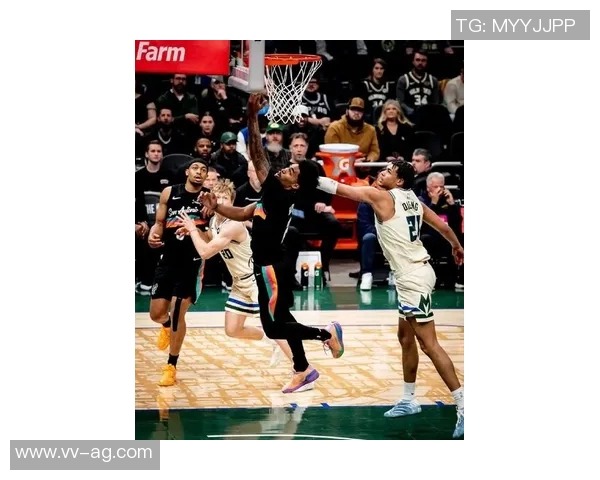 明天雄鹿客场挑战马刺字母哥大概率出战特纳状态良好可参赛