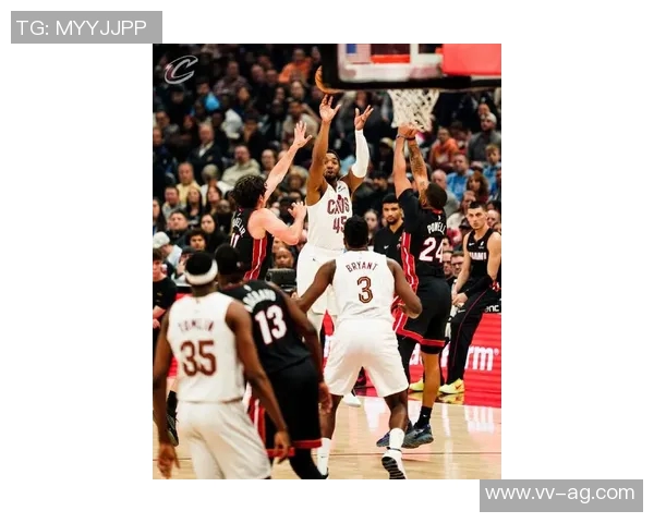 布克末节神勇三分狂飙34分5板10助却难阻球队失利